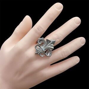 Fleur De Lis Rhinestone Cocktail Stretch Ring